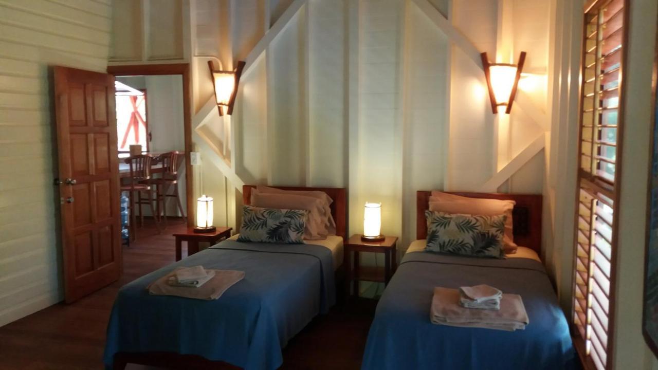Bluff Beach Retreat 보카스 타운 외부 사진